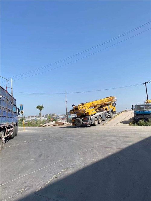 理塘县25吨吊车的租赁价格大概是多少？